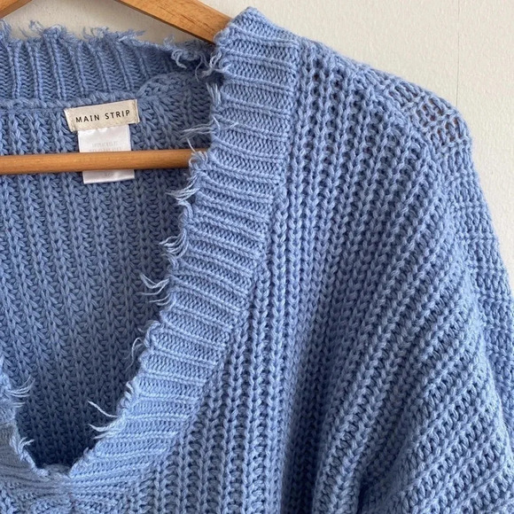 Main strip purple/blue distressed v-neck sweater size large - Picture 2 of 6